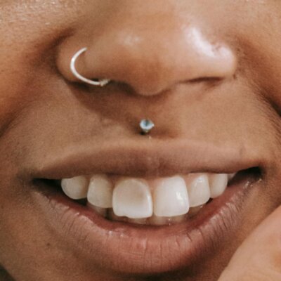 Fejk piercingi